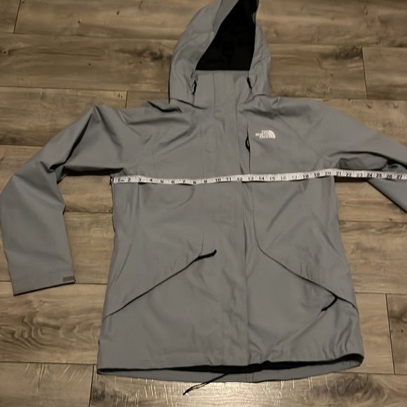 North Face Jacket - Picture 8 of 17